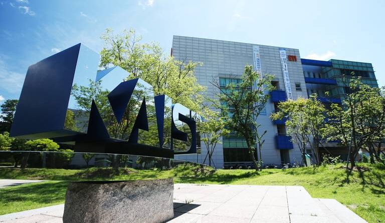 Korean scientists develop energy efficient NPU technology that reduces power consumption by 44%